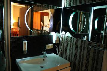 Фото номера Улучшенный двухместный номер с 1 кроватью Отель Hotel Linder г. Malnia 2