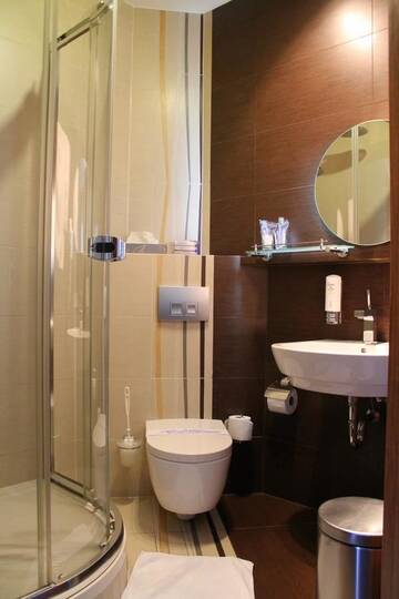 Фото номера Улучшенный двухместный номер с 1 кроватью Отель Hotel Linder г. Malnia 6